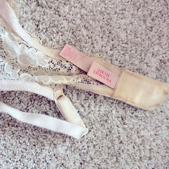 Victoria Secret White Lace Push Up Bra - Picture 10 of 10